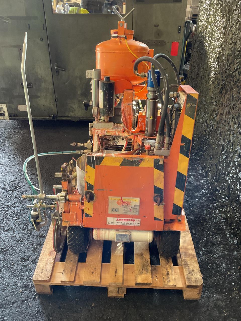 Strassenmarkiermaschine