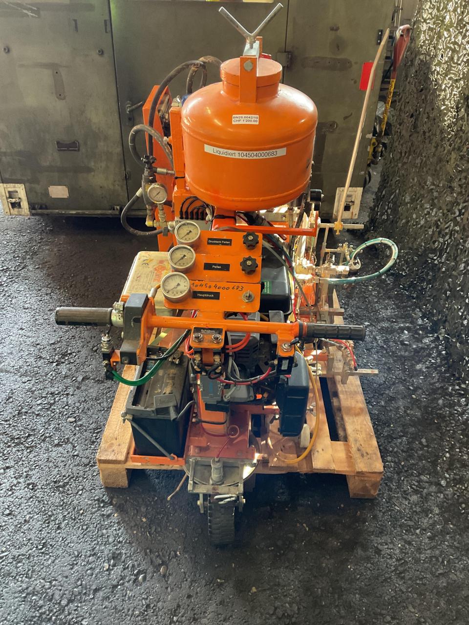 Strassenmarkiermaschine