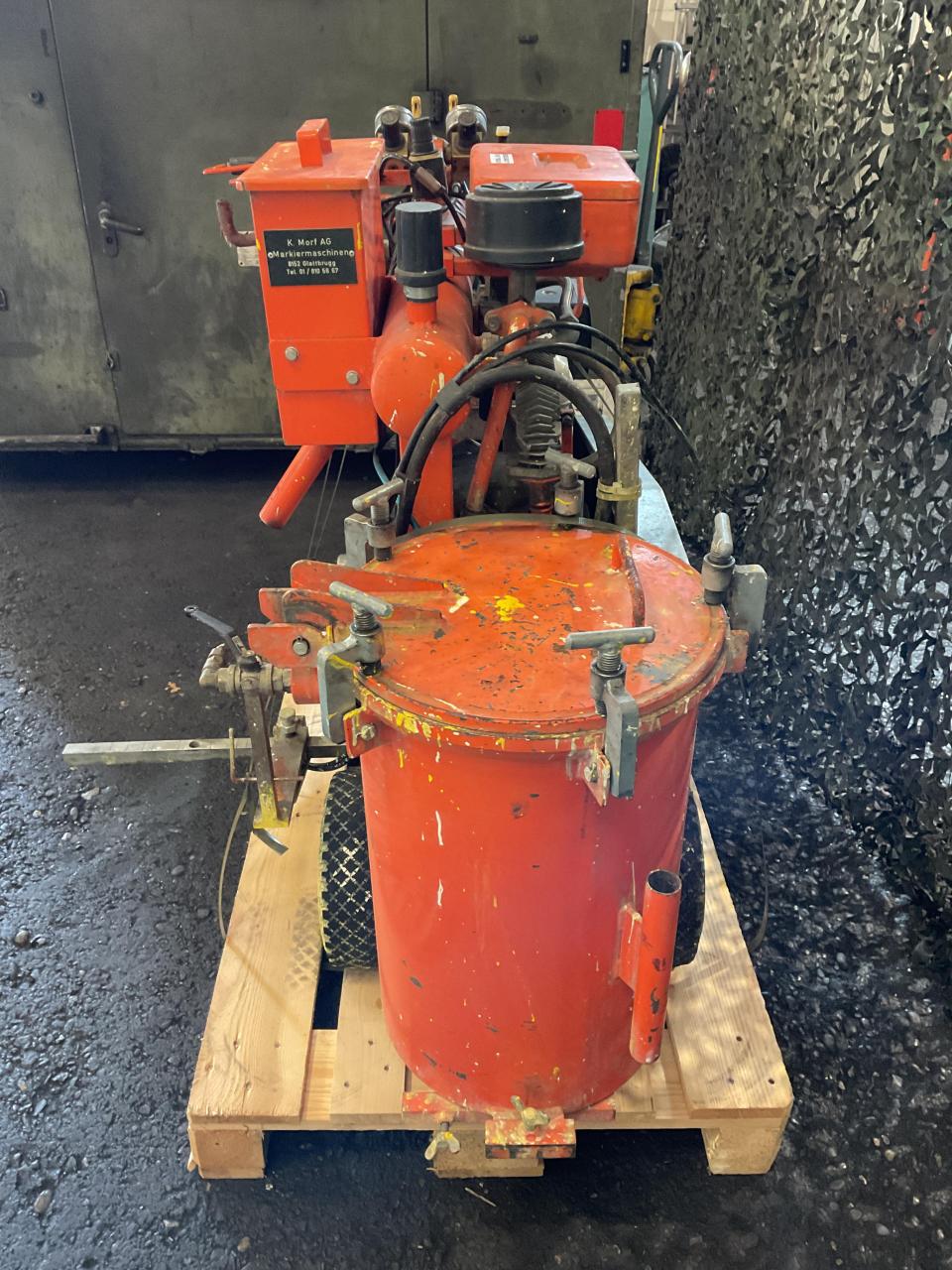 Strassenmarkiermaschine