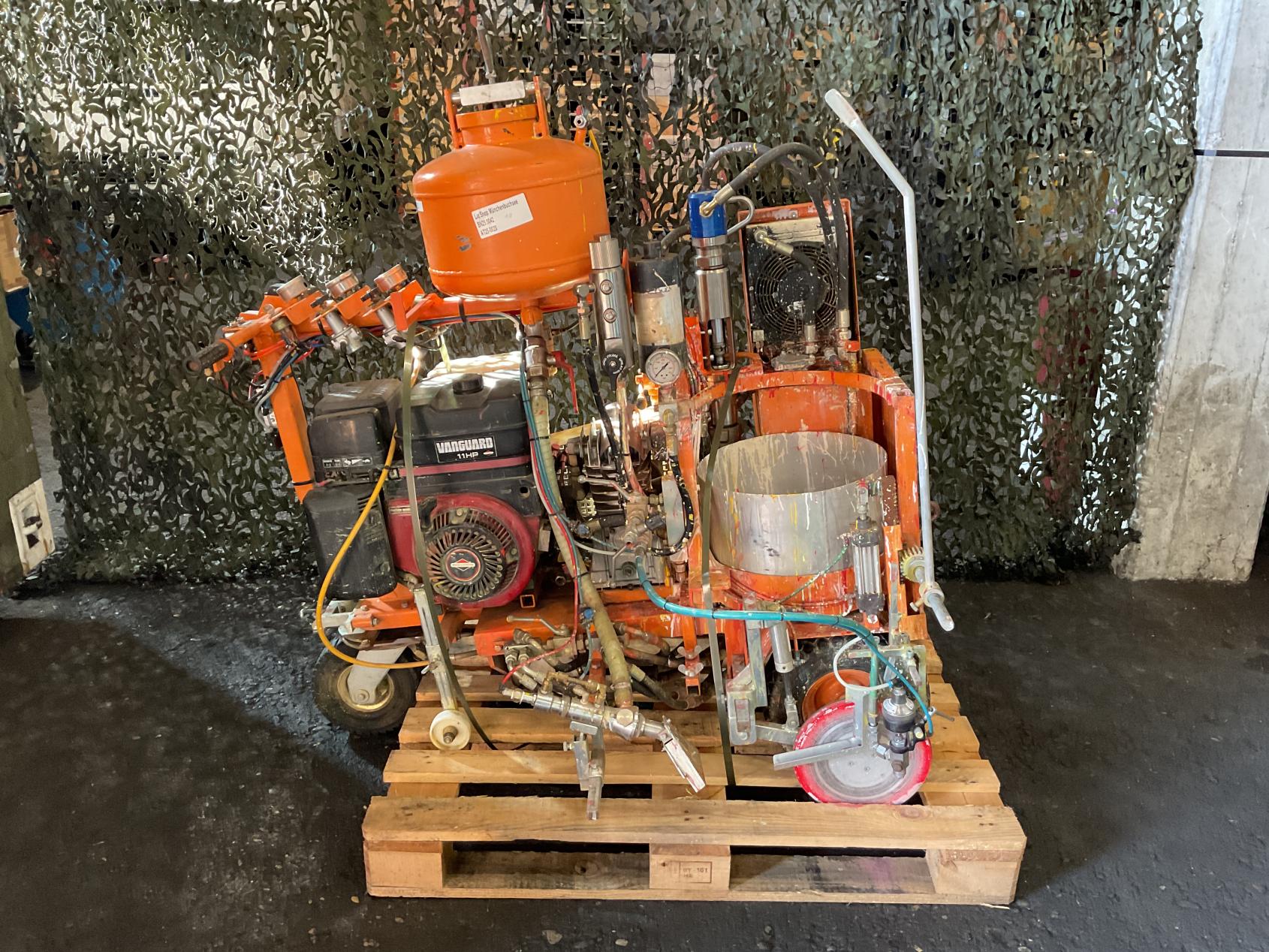 Strassenmarkiermaschine