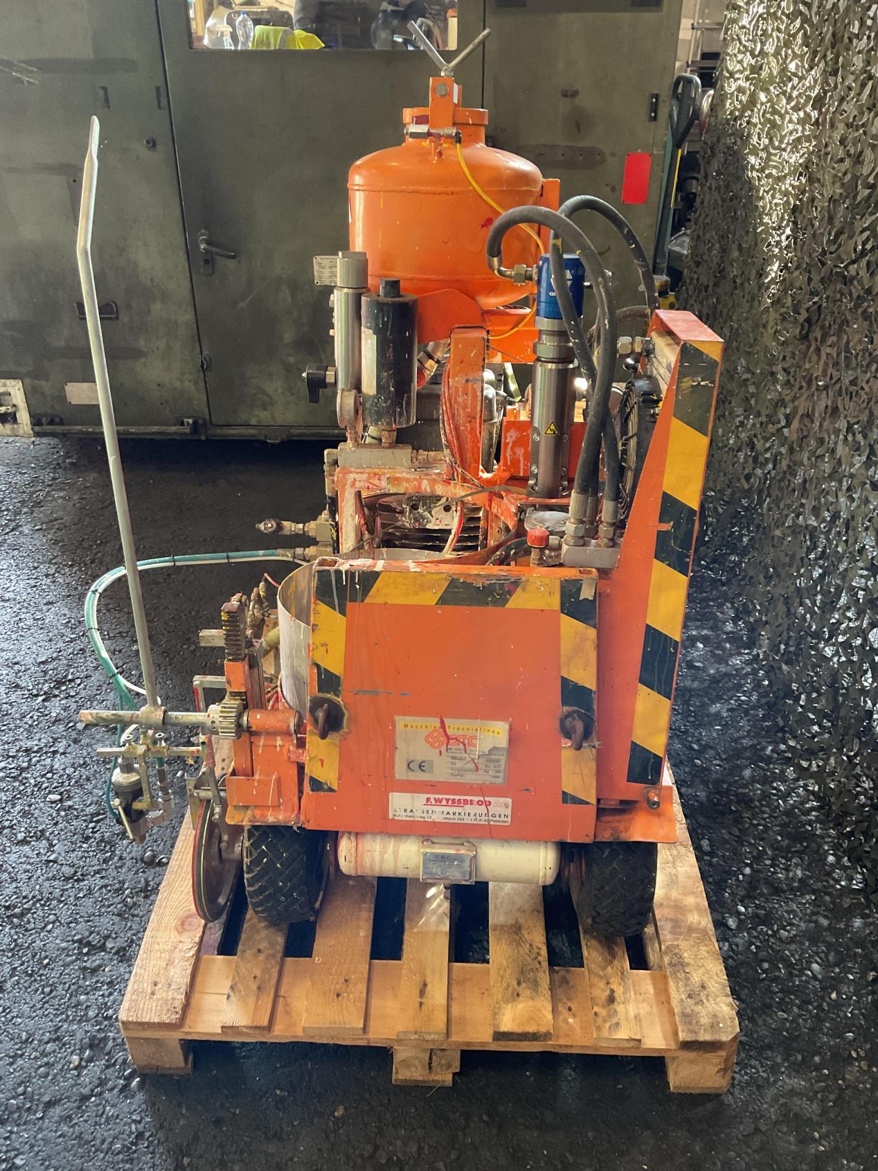 Strassenmarkiermaschine