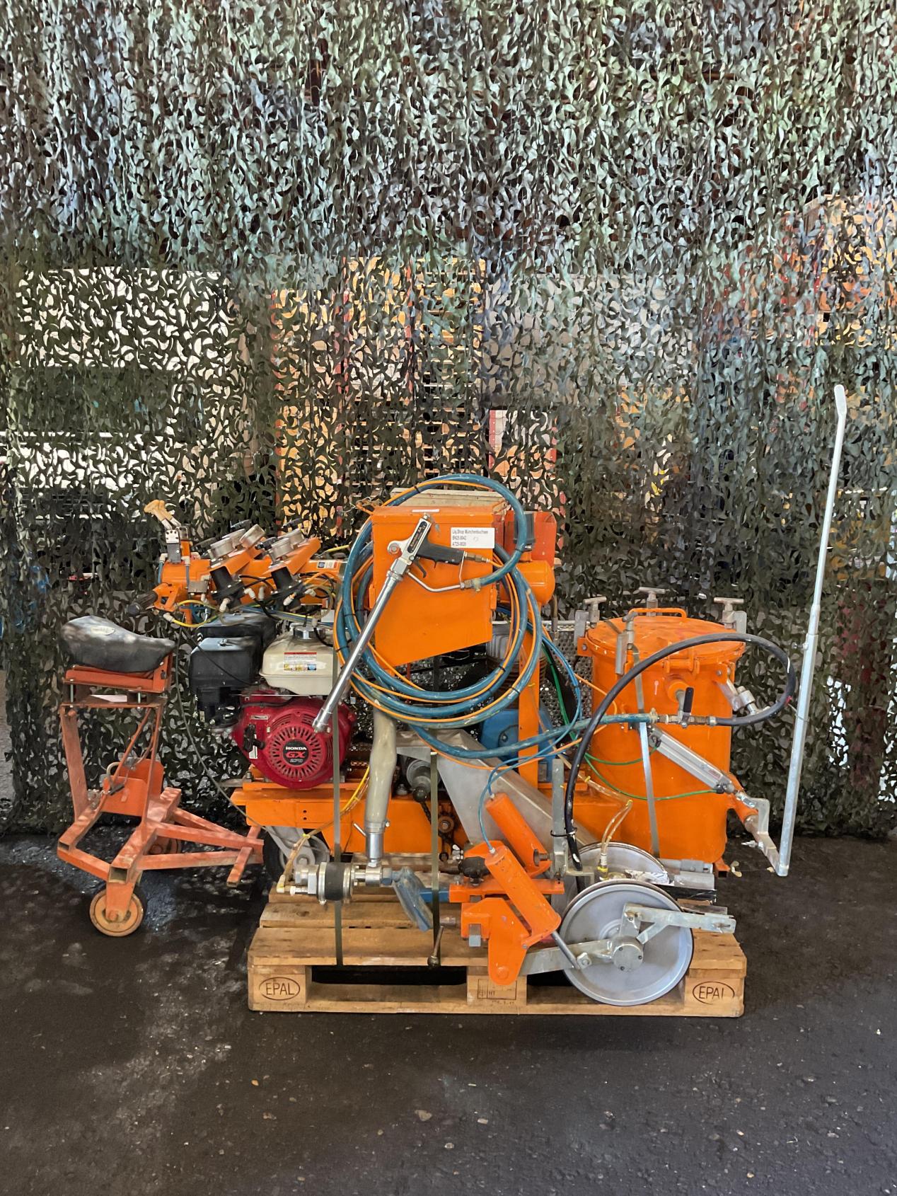 Strassenmarkiermaschine