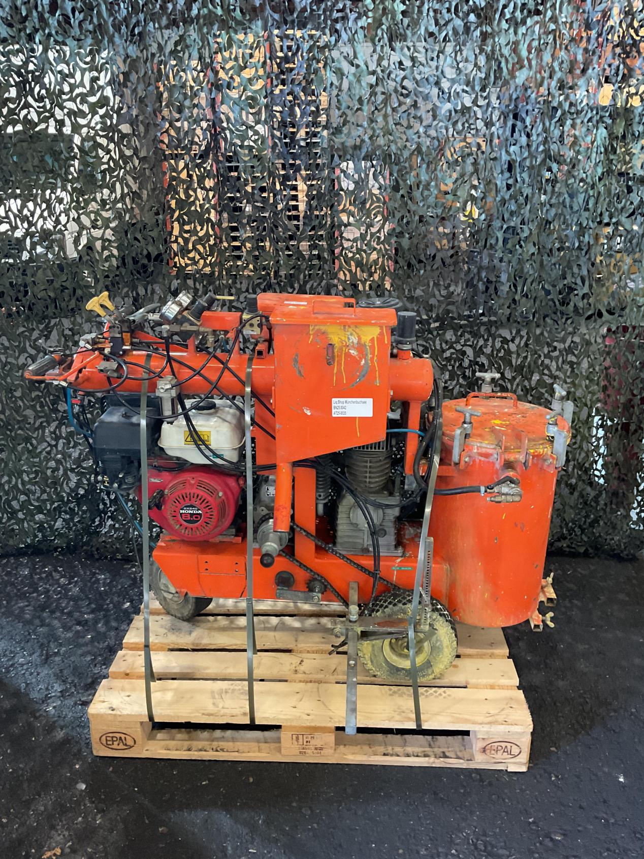 Strassenmarkiermaschine