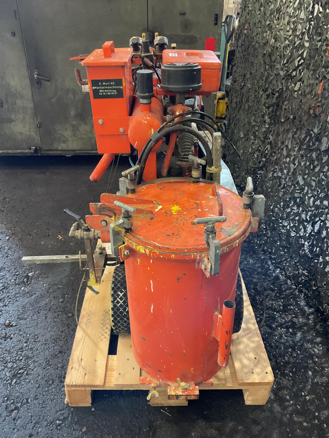 Strassenmarkiermaschine