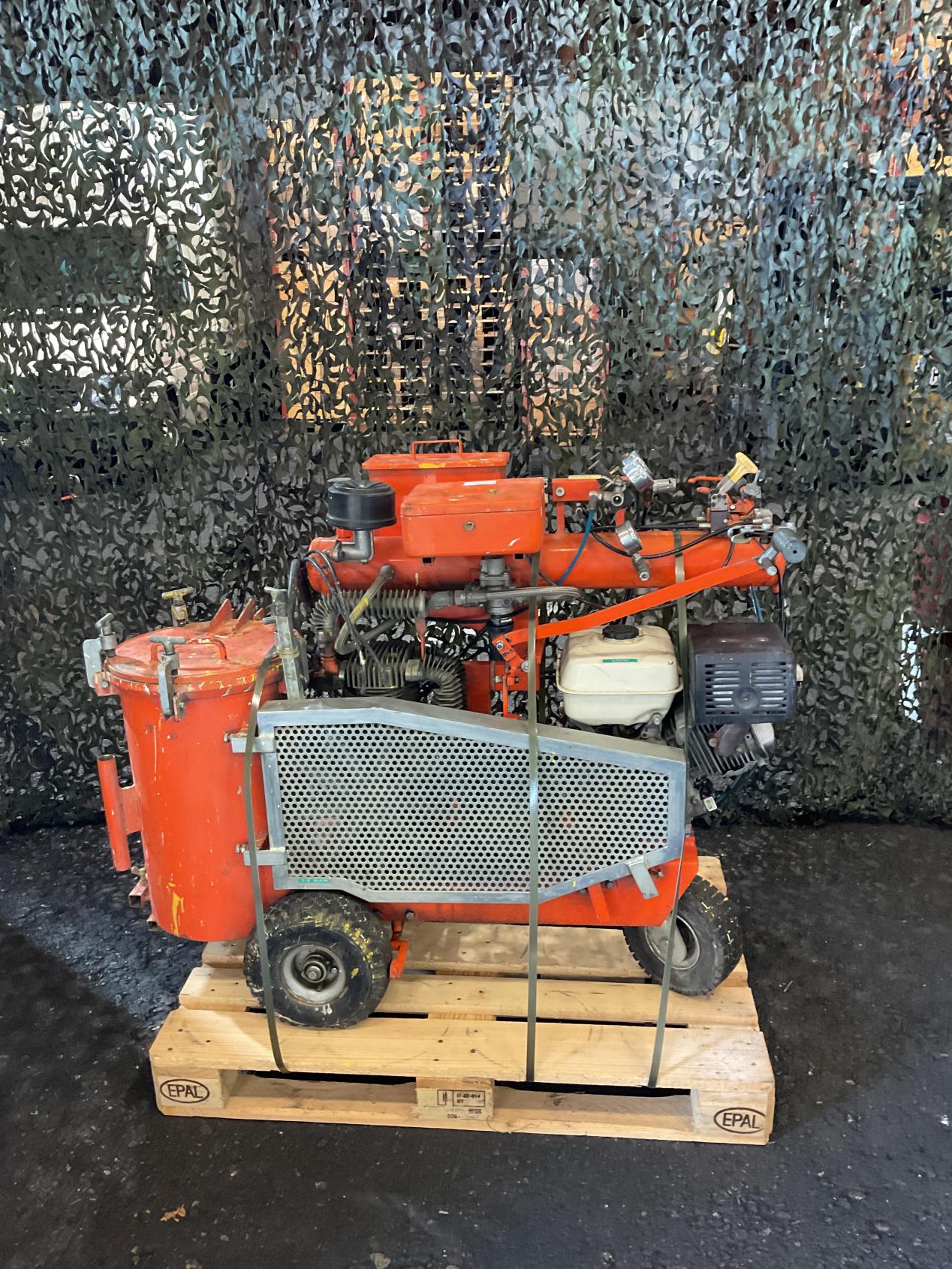 Strassenmarkiermaschine