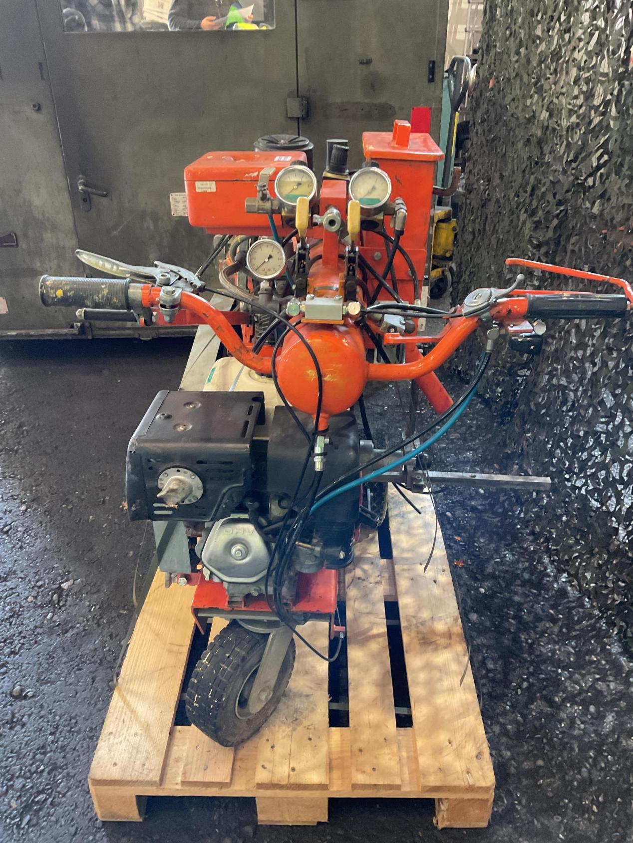 Strassenmarkiermaschine